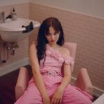 Iris Apatow Instagram – 🖤So wonderful🖤
Creative direction: @sydn4sty 
Photography: @davis.bates 
Styling: @marc_eram