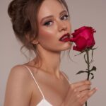Iryna Kudashova Instagram - ну як це можна витримати? Яке фото більше подобається? ⠀ My dream team Фотограф: @tanya_klevtsova Візажист: @maria__bereza Стиліст: @katerina__nazarenko__ Ретуш: @razumovskaya_retouch