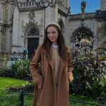 Iryna Kudashova Instagram – Париж – то взагалі не моє місто, не дивлячись на його неймовірну красу. Я так і не змогла обрати , яка мені подобається більше ❤️ А вам ?