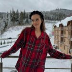 Iryna Kudashova Instagram - З Різдвом ✨ Хочу щоб якомога скоріше кожна родина змогла зібратись в повному складі за сімейним столом і бути разом 🥹