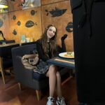 Iryna Kudashova Instagram - А школярки то вже не ті)))) я такий макіяж собі в школу не робила 😂 Знайомтесь , це Лєра 🥹