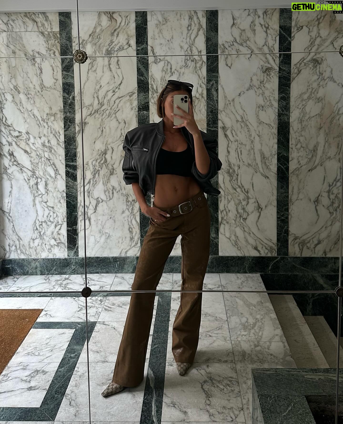 Isabeau Delatour Instagram - Summer, I canβt wait to see you again ππ»ββοΈ