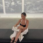 Isabeau Delatour Instagram – Robe froissée mais who cares finalement ???