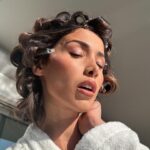 Isabeau Delatour Instagram - Être chouchoutée par @cliniquefrance et @bumbleandbumblefr >>>>> 🧖🏻‍♀️🙋🏻‍♀️🎀🤍 Invitation