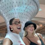 Isabeau Delatour Instagram - Recap Abu Dhabi avec @zayedintlairport 1 : Bien confortable dans le lounge (la vie qu’on mérite finalement) 2 : Une réaction égale à la beauté de l’aéroport 3 : Nous en plein craquage dans les boutiques de l’aéroport 4 : Choc de la beauté du lounge Etihad 5 : Vue de l’extérieur de l’aéroport juste sublime 6 : Un peu de culture avec La Grande Mosquée Cheikh Zayed impressionnante 7 : My favorite view 8 : Un peu de culture round 2 9 : Mon dessert favori (ouvrez ça à Paris svp) 10 : Outfit check avec ma star #ZayedInternationalAirport #TravelAbuDhabi Collaboration commerciale