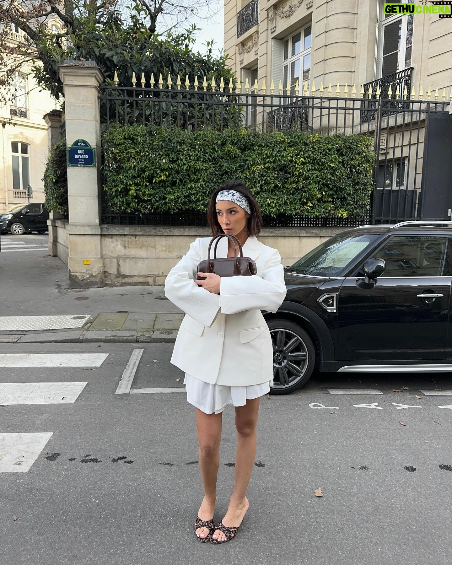 Isabeau Delatour Instagram - Pour moi ca y est c’est l’été je veux rien savoir 😇☀️