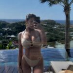 Isabeau Delatour Instagram – Island girl 🌺