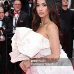 Isabeau Delatour Instagram - Look Mom, I did Cannes with @lorealparis 🥹😭😭❤️ #lorealparismakeup #lorealpariscannes #haircare #lorealparishaircare