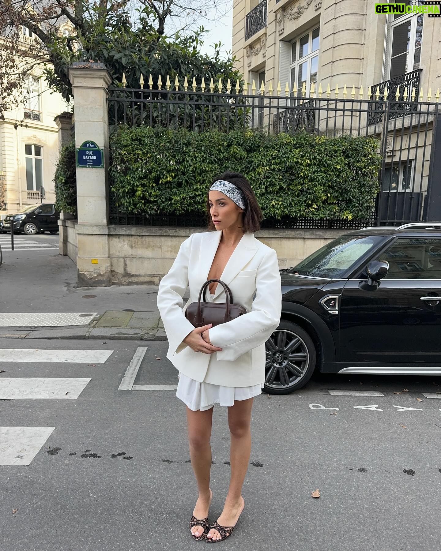 Isabeau Delatour Instagram - Pour moi ca y est c’est l’été je veux rien savoir 😇☀️