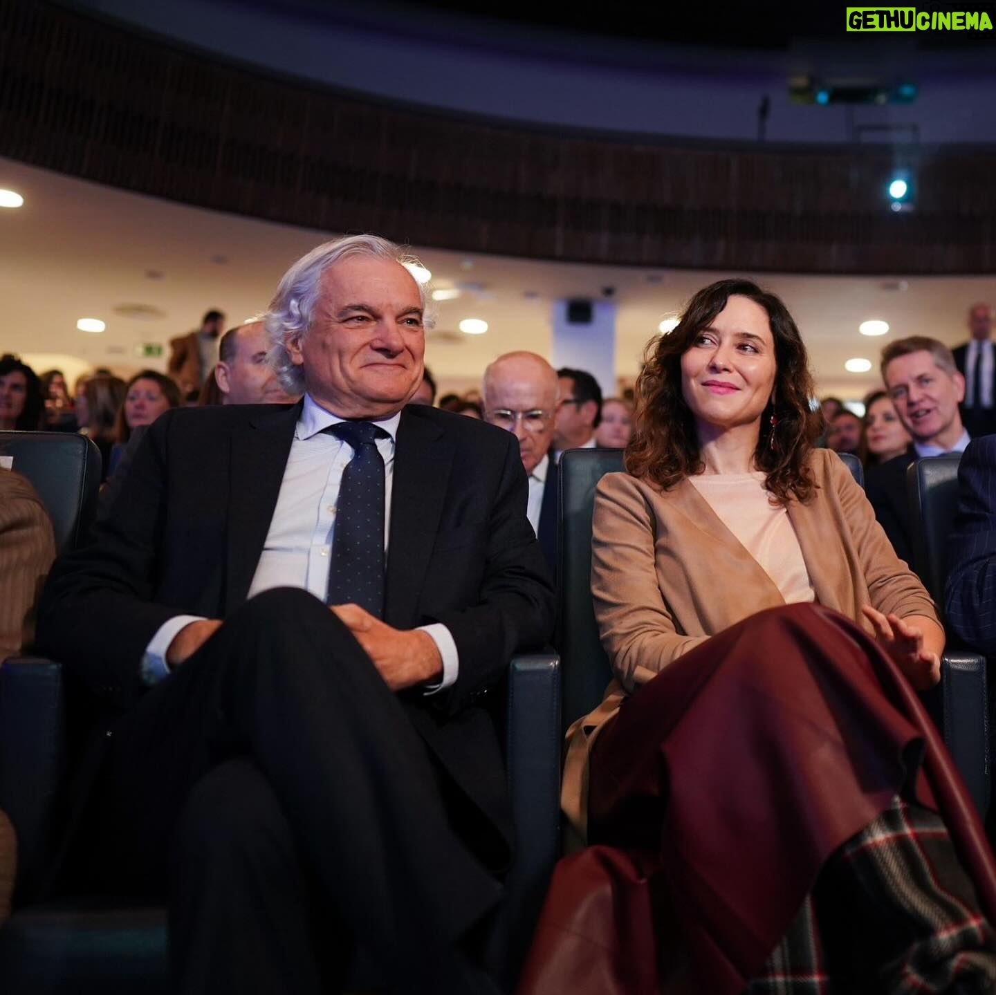 Isabel Díaz Ayuso Instagram - Orgullosos del comercio español y madrileño. En el IV Encuentro Anual de Comercio organizado por la CEOE.