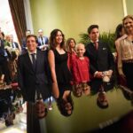Isabel Díaz Ayuso Instagram - María es una niña de 11 años que sufre Sarcoma de Ewing, una enfermedad poco frecuente que está siendo combatida en el Niño Jesús de Madrid. La investigación es fundamental para atacar estas enfermedades poco frecuentes. Por eso, María ha organizado esta maravillosa cena benéfica que recauda fondos, junto al al torero Gonzalo Caballero. Todo comenzó con el apoyo de Álvaro Morata, jugador del Atlético. Y de ahí todos poco a poco hemos ido conociendo a María ❤️ Web: https://lasonrisademaria.com/