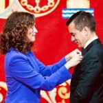 Isabel Díaz Ayuso Instagram - El presidente electo de Ecuador, @danielnoboaok , recibe la Medalla Internacional de la #comunidaddemadrid. Un político valiente que ha puesto su vida en juego por la libertad, la democracia y la prosperidad de su país. Por los miles de ecuatorianos en #Madrid y los madrileños en #Ecuador. Por las alianzas y el crecimiento en unidad, vaya este homenaje.
