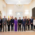 Isabel Díaz Ayuso Instagram - El presidente electo de Ecuador, @danielnoboaok , recibe la Medalla Internacional de la #comunidaddemadrid. Un político valiente que ha puesto su vida en juego por la libertad, la democracia y la prosperidad de su país. Por los miles de ecuatorianos en #Madrid y los madrileños en #Ecuador. Por las alianzas y el crecimiento en unidad, vaya este homenaje.