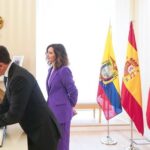 Isabel Díaz Ayuso Instagram - El presidente electo de Ecuador, @danielnoboaok , recibe la Medalla Internacional de la #comunidaddemadrid. Un político valiente que ha puesto su vida en juego por la libertad, la democracia y la prosperidad de su país. Por los miles de ecuatorianos en #Madrid y los madrileños en #Ecuador. Por las alianzas y el crecimiento en unidad, vaya este homenaje.