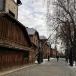 Isabel Díaz Ayuso Instagram - Más de 1.100.000 personas murieron en Auschwitz. Su “delito” era ser homosexuales, gitanos, tener alguna discapacidad, ser prisioneros políticos… El 90%, judíos. No hace tanto ni tan lejos se cometieron los más graves delitos contra la humanidad. No olvidar para no repetir.