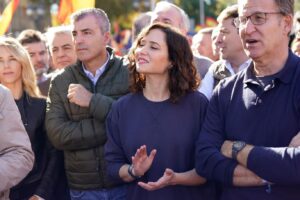 Isabel Díaz Ayuso Instagram - No a los bandos. España es de todos los españoles.