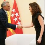 Isabel Díaz Ayuso Instagram - Damos la bienvenida al embajador de Italia en España, Giuseppe Buccino Grimaldi. Queremos reforzar la colaboración en materia económica y cultural entre #Italia y #Madrid, donde 43.464 italianos viven con nosotros.