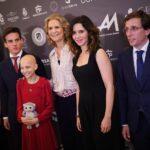 Isabel Díaz Ayuso Instagram - María es una niña de 11 años que sufre Sarcoma de Ewing, una enfermedad poco frecuente que está siendo combatida en el Niño Jesús de Madrid. La investigación es fundamental para atacar estas enfermedades poco frecuentes. Por eso, María ha organizado esta maravillosa cena benéfica que recauda fondos, junto al al torero Gonzalo Caballero. Todo comenzó con el apoyo de Álvaro Morata, jugador del Atlético. Y de ahí todos poco a poco hemos ido conociendo a María ❤️ Web: https://lasonrisademaria.com/