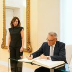 Isabel Díaz Ayuso Instagram - Damos la bienvenida al embajador de Italia en España, Giuseppe Buccino Grimaldi. Queremos reforzar la colaboración en materia económica y cultural entre #Italia y #Madrid, donde 43.464 italianos viven con nosotros.