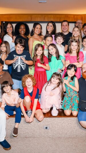 Isabela Souza Instagram - E o nome dos colaboradores do nosso colégio? 
🏫👀