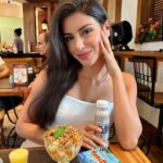 Isabela Souza Instagram - Da série: "Impossível viver sem @underlabzoficial" Assim fica muito mais fácil manter o foco na dieta, mesmo quando tô fora de casa 🤤💙 E pra você, o que mais atrapalha manter o foco na dieta? Cupom de 20% off no site: ISA 🥰