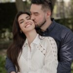 Isabela Souza Instagram - • o amor não é um sentimento, é uma decisão. é uma escolha diária, é manter uma aliança firmada perante Deus e as testemunhas. Isa e Rafael escolheram amar um ao outro, seguir juntos até o fim. 8 de fevereiro, 2024 - civil Isa e Rafael ❤️