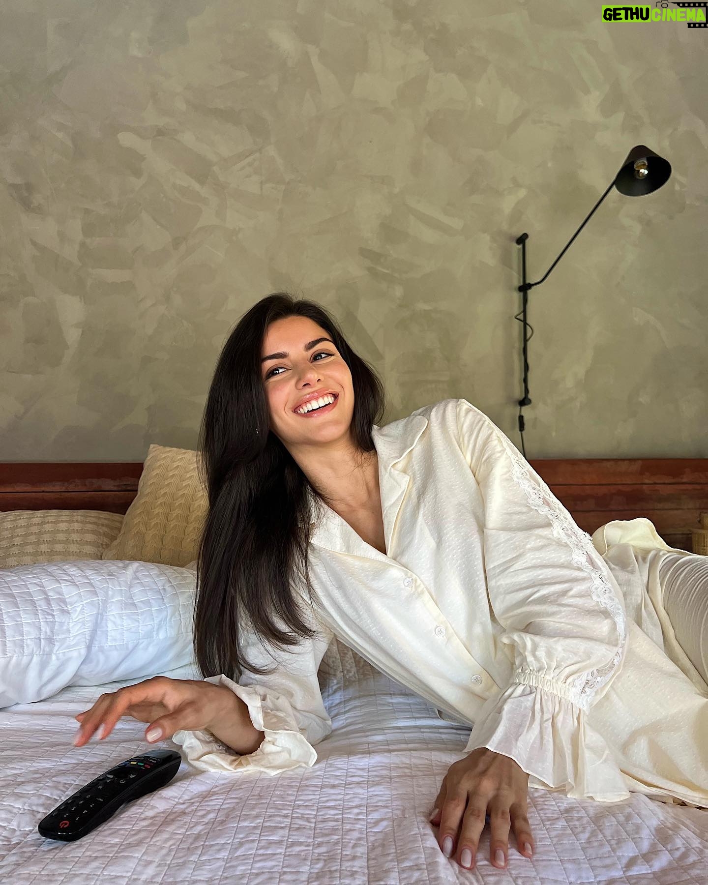 Isabela Souza Instagram - De hoje cedo 😋 @villastature