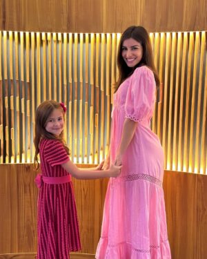 Isabela Souza Instagram - Juntas construindo uma história linda 🩷 #acavernaencantada