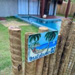 Isabela Souza Instagram - Meu primeiro dia em Milagres conhecendo o novo bangalô Maldivas da @villastature 🩵 com piscina, praia e ofurô privativos e uma comida deliciosa 😩🤤 tô encantada