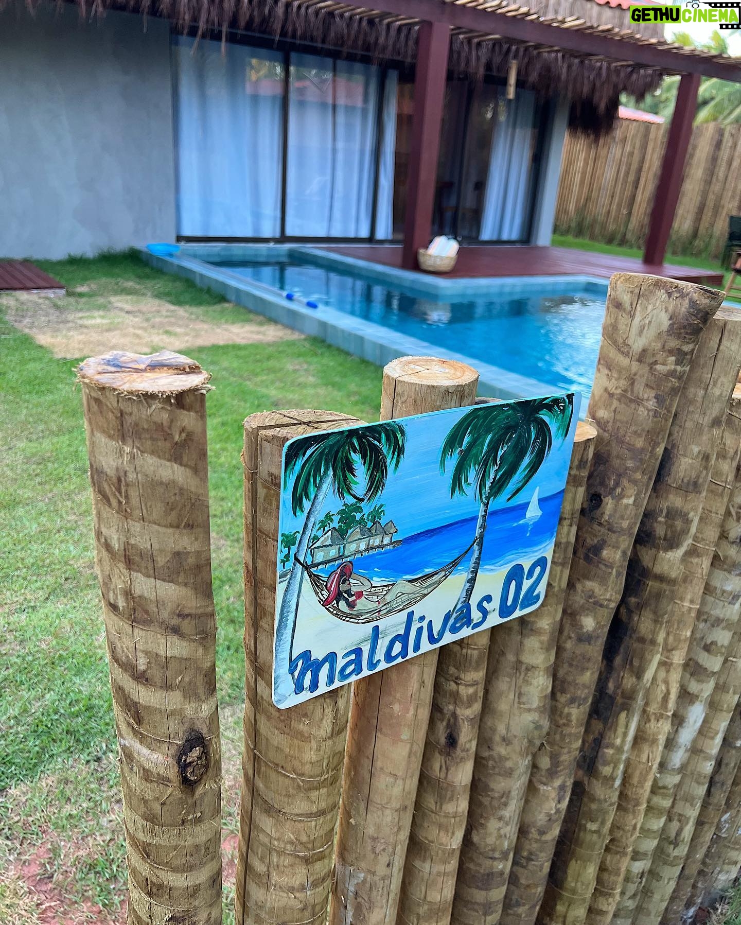 Isabela Souza Instagram - Meu primeiro dia em Milagres conhecendo o novo bangalô Maldivas da @villastature 🩵 com piscina, praia e ofurô privativos e uma comida deliciosa 😩🤤 tô encantada