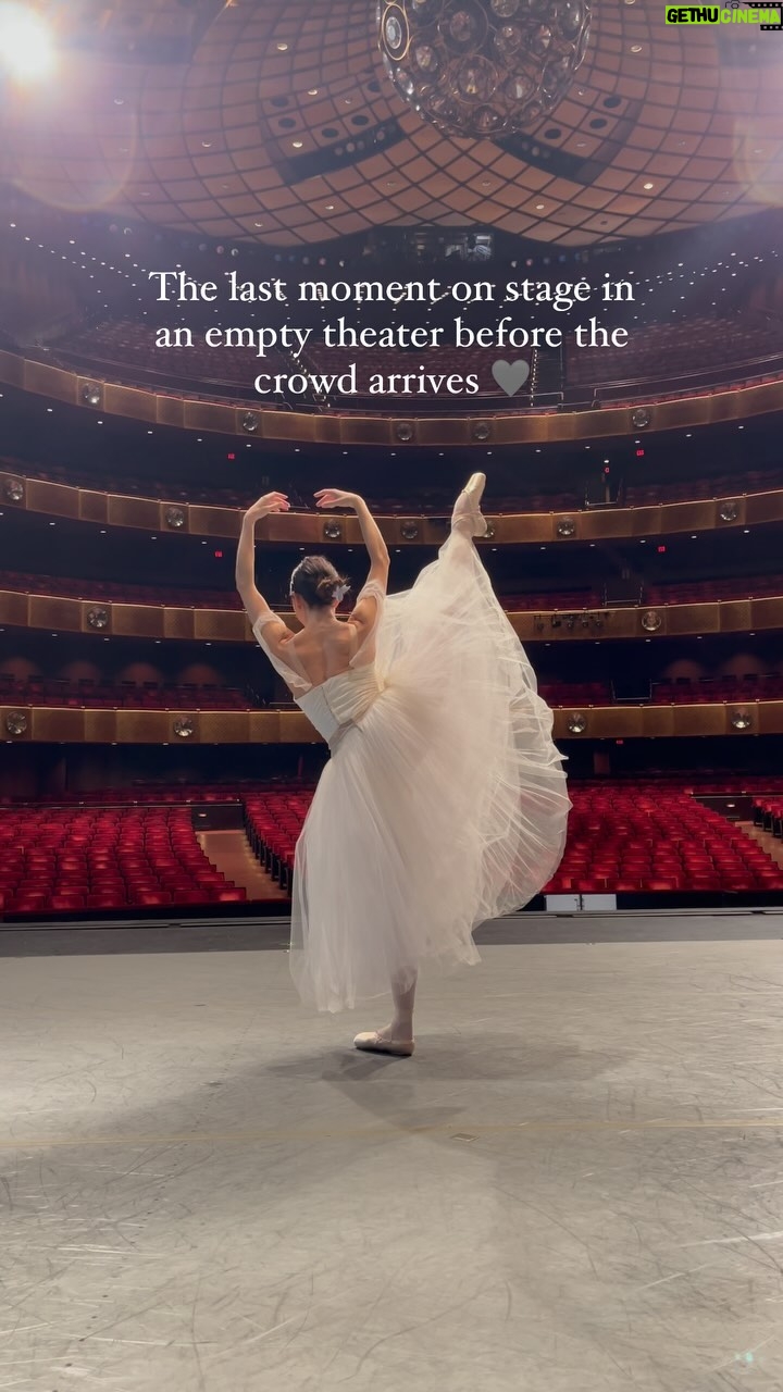 Isabella Boylston Instagram - The calmness of this movement hides the turmoil that’s going on inside 🫠