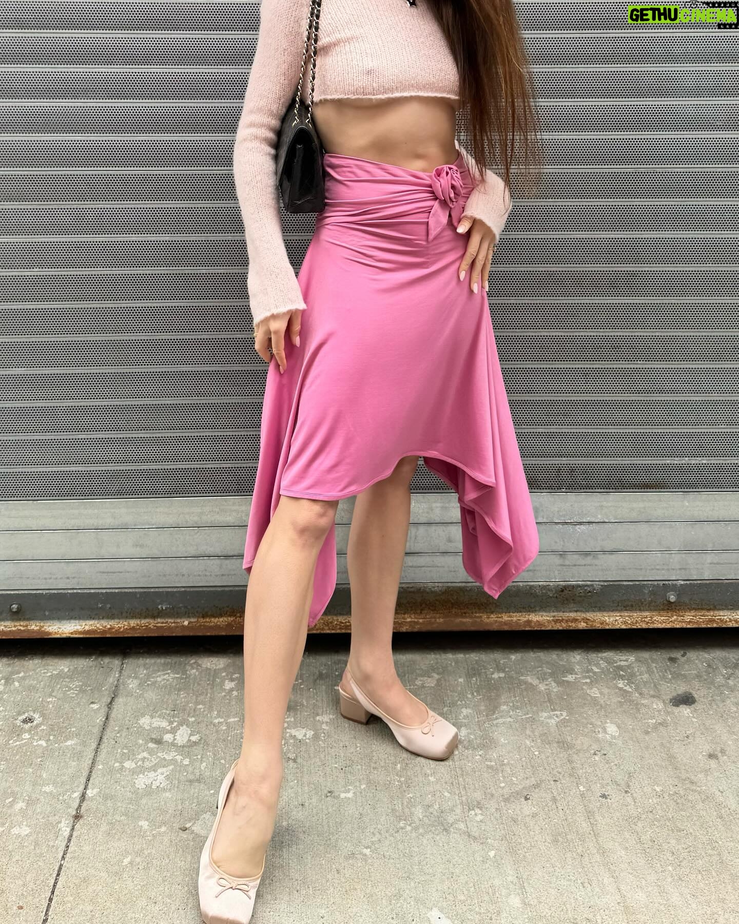 Isabella Boylston Instagram - Sandy’s girls 💕 @sandyliang with @indiabradleyy Story time ~ Sandy and I have been friends for years and after she came to one of my shows I gave her a pair of signed pointe shoes, which eventually ended up serving as the inspiration for her iconic Mary Jane’s 🥹 congrats on the most beautiful show yesterday, Sandy, I am your superfan!