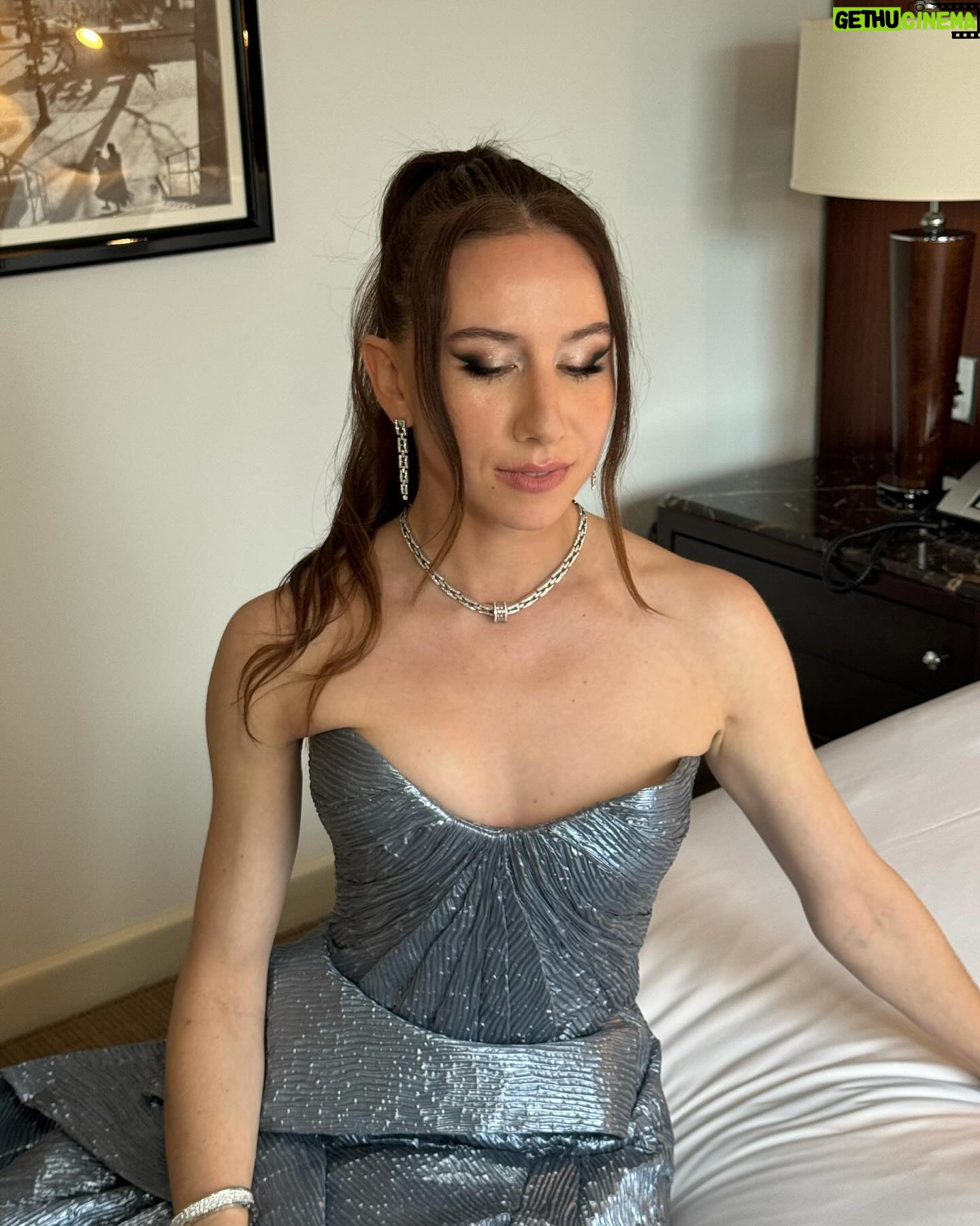 Isabella Boylston Instagram - Intergalactic Cinderella for the ABT spring gala 🖖 Thank you @zacposen for the dress of the century and @bulgari for the magnificent jewels. Swipe to watch me try to get back to Brooklyn lol Thank you @tylerrrmaloney for the incredible makeup and @onpointehairandmakeup for the pony of my dreams and @sofitel for the space to get into glam!