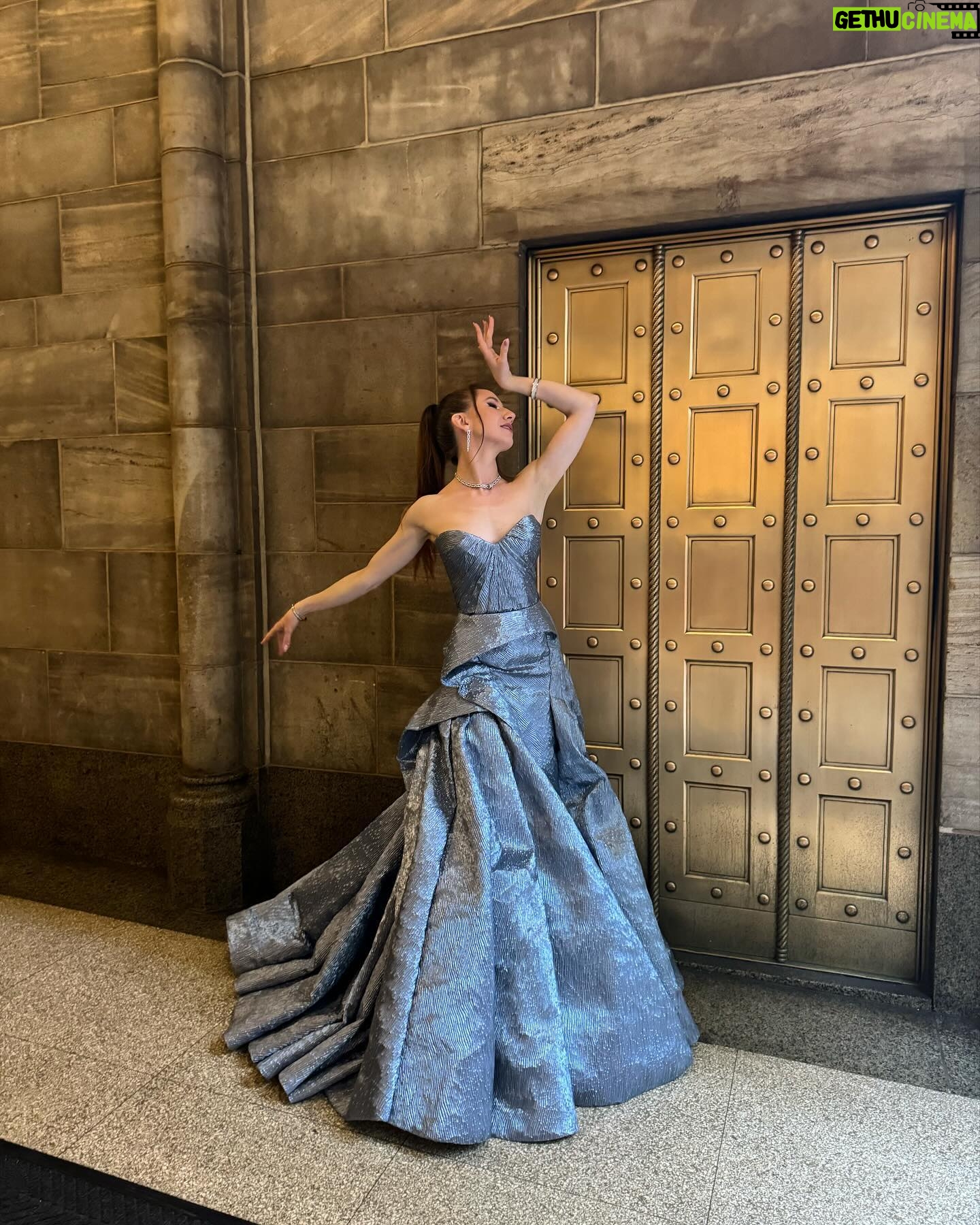 Isabella Boylston Instagram - Intergalactic Cinderella for the ABT spring gala 🖖 Thank you @zacposen for the dress of the century and @bulgari for the magnificent jewels. Swipe to watch me try to get back to Brooklyn lol Thank you @tylerrrmaloney for the incredible makeup and @onpointehairandmakeup for the pony of my dreams and @sofitel for the space to get into glam!