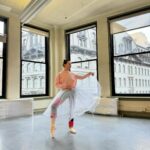Isabella Boylston Instagram - Pas de cheval, pas de chat, nimble biscuits, etc 🐴