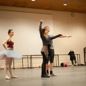 Isabella Boylston Instagram - in the basement of the Met Opera rehearsing with @vadimmuntagirovofficial and @susanjaffeofficial 💙
photos by @dariaklimentova