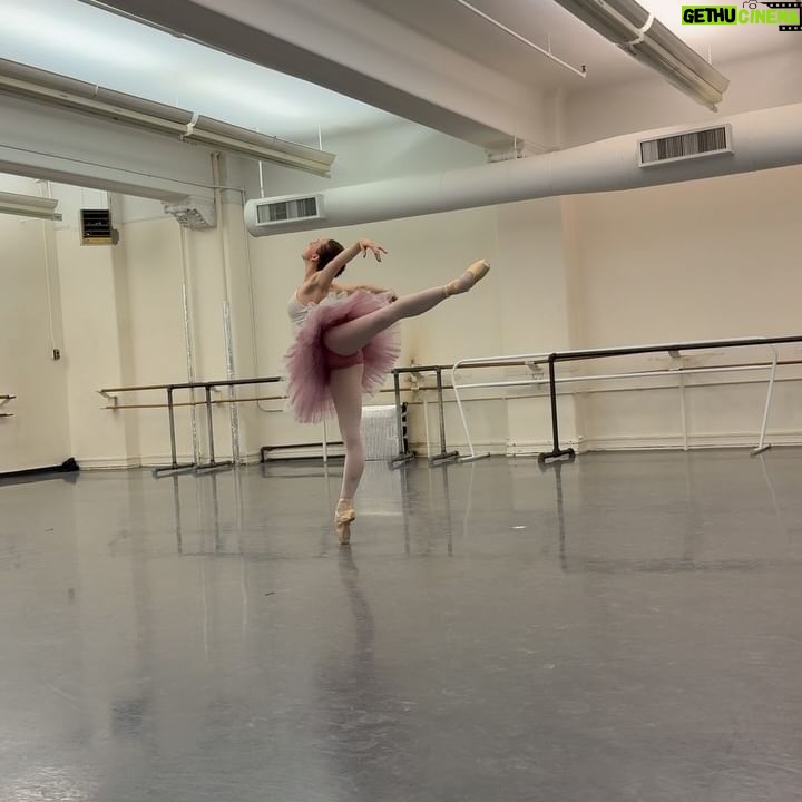 Isabella Boylston Instagram - Rehearsals last week before I was struck down by the plague 🫠