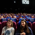 Isabella Rossellini Instagram - «Questa serie di film corti è cominciata 15 anni fa, grazie a Robert Redford. Era nato YouTube e Robert Redford è stato il primo a dire che i formati dei film corti gli ricordavano l’inizio del cinema muto, di cui lui aveva molto apprezzato i film di Buster Keaton, di Harold Lloyd, di Chaplin. Io avevo fatto un film su mio padre che si chiama “Mio padre ha 100 anni”, che a lui era molto piaciuto». Pausa. «Mio padre è Roberto Rossellini». Ecco tutta l’ironia, la verve e l’intelligenza di Isabella Rossellini, stasera al Cinema Troisi! In veste di autrice ha presentato alla sala sold out la rassegna “Green Porno e altri corti”, nel corso dell’evento realizzato in collaborazione con @mubiitalia e @siae_official, moderato dallo scrittore e saggista @antoniomondaofficial 📸 @lucadammicco
