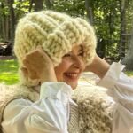 Isabella Rossellini Instagram – With @aislingcamps hat made with @mamafarm wool!
