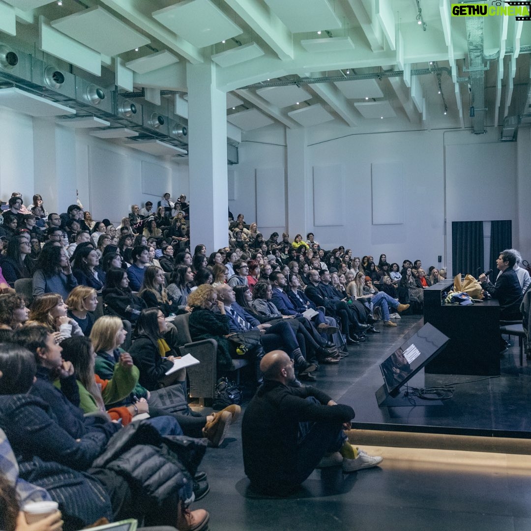 Isabella Rossellini Instagram - Last week, Undergraduate and Master students even sat on the steps of the Aula Magna to find a seat and welcome @isabellarossellini's presentation. Actress, model and fashion icon Isabella Rossellini introduced us to Mama Farm, which offers the possibility of experimenting with a new idea, including the use of rare fleece producers by heritage breeds of sheep. Isabella finally visited some of our classrooms and labs inside the campus while students kept stopping her, asking for suggestions and hunger to let her see their work. Thank you, Isabella!