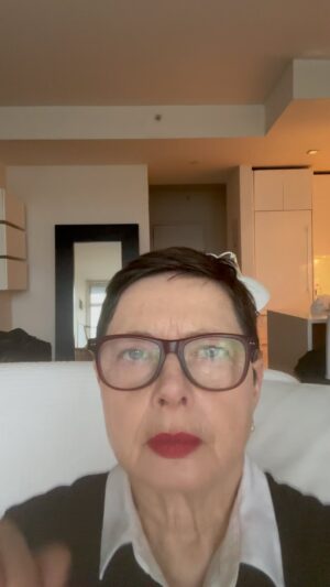 Isabella Rossellini Instagram - As an actress I learn my text by repeating the words with increased speed . I have to know my dialogue so well I should not be worried about forgetting anything. I am ready for DARWIN’S SMILE the monologue I wrote and will tour in Italy BASSANO DEL GRAPPA, VICENZA, ASSISI, TRIESTE. FIRENZE
Jan 15th @teatroremondini , jan16th @tcvicenza . Jan 18th @umbriagreenfestival @teatrodellapergola