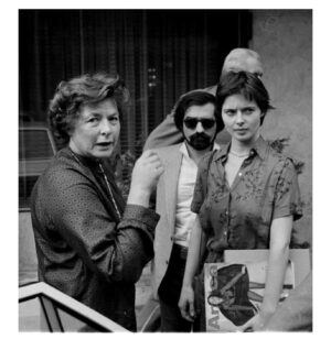 Isabella Rossellini Instagram - Mamma #ingridbergman , Martin @martinscorsese_ and I probably in Rome around 1980 . We all seem in a bad mood . I bet due to the paparazzo who took this  photo . I had never seen it before . It was sent to me today by my friend @antoniomondaofficial