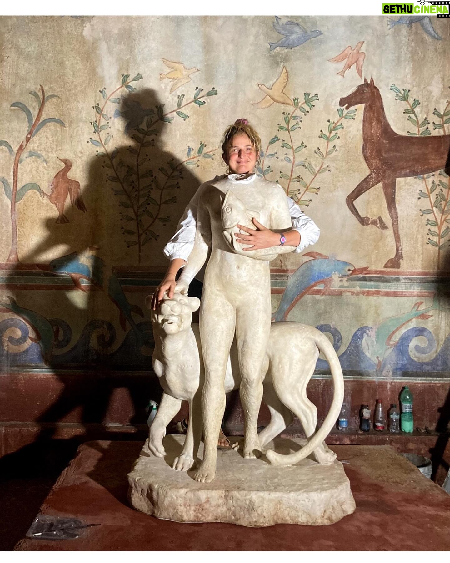 Isabella Rossellini Instagram - The film LA CHIMERA has 13 nominations at at Davide di Donatello @premidavid . The film has a straight forward narrative about “ tombaroli” ( tomb raiders) and a more poetic level about past lives who are still present. This is a feeling particularly strong in Italy where we are always surrounded by history . In the photos of film director Alice Rorhwacher and myself with Etruscan and roman statues … past lives #lachimera #alice Rorhwacher