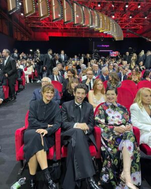 Isabella Rossellini Instagram - Last night at the @premidavid with my favorite sisters in the world Alice and Alba Rorhwacher and Josh O’Connors celebrating our 13 nominations for the film LA CHIMERA. I felt most proud to see the great Gianluca Farinelli director of @cinetecabologna wearing the rose made with the wool of one of my sheep,  a rare ancient breed of Lincoln Long Wool @livestockconservancy .
I know I am going to write something strange but in my head I see a parallel between artisans who make art films ,  film preservation and preservation of ancient breed of farm animals . It is all  our patrimony .
@mamafarm @cinetecabologna #alicerorhwacher #albarorhwacher #joshoconnor photos @rocco_giurato @dolcegabbana