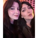 Isabella Santodomingo Instagram – Con @diossa.aiff (y mi oído chueco pero bien protegido con earplugs) en mi primer @baumfestival gracias a @glucloud.oficial – Dos días de recuperación después… todavía me duelen los pies de tanto bailar. 😋
••
#Isagram