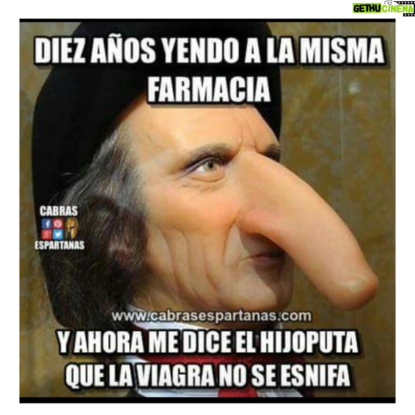 Isabella Santodomingo Instagram - Si me ausento a veces no es porque me de pereza subir cosas a mi IG, ni porque esté demasiado ocupada para hacerlo. Es porque es difícil tratar de subirle el ánimo a los demás cuando el propio está por el piso. Les cuento: Mi segunda cirugía de oído (Canaloplastia) no salió bien y eso me tiene lejos de estar animada y positiva, como siempre. Ya son 5 meses con un dolor intenso que va y viene, con antibióticos y sin poder escuchar bien por mi oído izquierdo. La otra semana tengo cita con un nuevo otólogo y creo que me van a tener que operar otra vez para abrir nuevamente mi conducto auditivo. Todo esto para decirles que aquí sigo, a medias y medio chueca, pero con la esperanza de poder salir de esto tan feo que me ha mantenido aislada, triste y alejada de todo y de todos. Para finalizar, les digo lo más importante de todo: cuiden sus oídos. No se imaginan lo delicados que son, lo que duele una cirugía de éstas y lo que tarda la recuperación. Saludos. ❣️ •• #Isagram