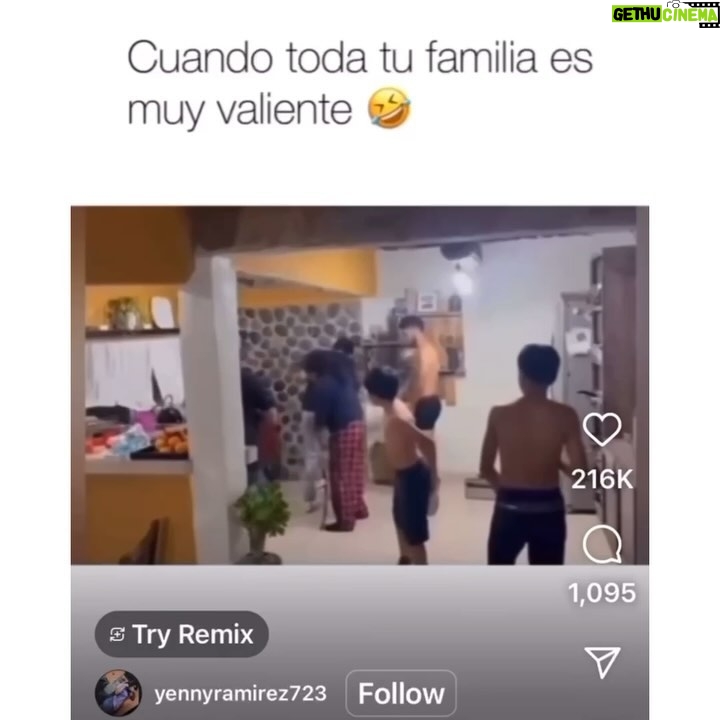 Isabella Santodomingo Instagram - @diossa.aiff ❤️ La relación entre mi hija y yo ha pasado por años muy difíciles llenos de discusiones tontas y dolorosos distanciamientos que ninguna de las dos entendía bien pues lo único que siempre hemos tenido claro es que nos queremos mucho y que siempre-siempre, estemos donde estemos, contamos la una con la otra. Un día, de repente, todo mejoró. No porque Dani haya madurado… o tal vez, yo. Todo mejoró cuando aprendí a soltar. Cuando entendí que los hijos no son una propiedad, tienen voluntad propia y una misión de vida posiblemente distinta a la de nosotros, sus padres. Entendí que nuestra función es guiarlos, apoyarlos y darles las herramientas para salir al mundo a vivir su propia aventura. Pero, lo que más me sirvió, fue acordarme de que yo había hecho lo mismo que ella cuando me fui de mi casa: busqué mi propio destino así éste me llevara lejos de mis seres queridos. Cuando solté, no sólo Dani regresó, ya no como adolescente rebelde, sino como una mujer fuerte, decidida, valiente, con metas claras… como una aliada y amiga. Sobrevivimos esos años horribles de tanto dolor y salimos con nuestra relación fortalecida. Los hijos no son para que nos solucionen la vida cuando seamos viejos, los criamos para que puedan vivir, compartir y aportarle a la sociedad. Criemos buenos seres humanos, para soltarlos cuando sea el momento, para abrazarlos cuando regresen por cuenta propia y para poder decir orgullosos que verdaderamente hicimos una buena labor como padres. Y, si su hij@ adolescente está en su etapa insoportable… déle su espacio y déselo a usted mism@ y ya verá como solitos y cargados de amor, siempre regresan. 😉❤️ Te amo, Dani. •• #Isagram