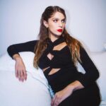 Isabella Santoni Instagram – Combinação mais que perfeita: all black e um red lips de respeito! 😜💋