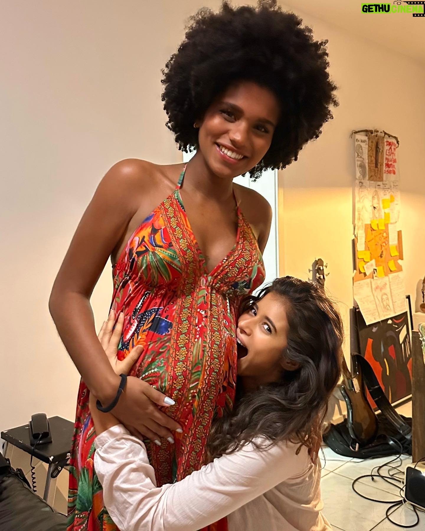 Isadora Cruz Instagram - Começando outubro com um dump de setembro porque a vida tá linda demais 🌈☀️🪐🌺🌪️🧚♀️🎶💘