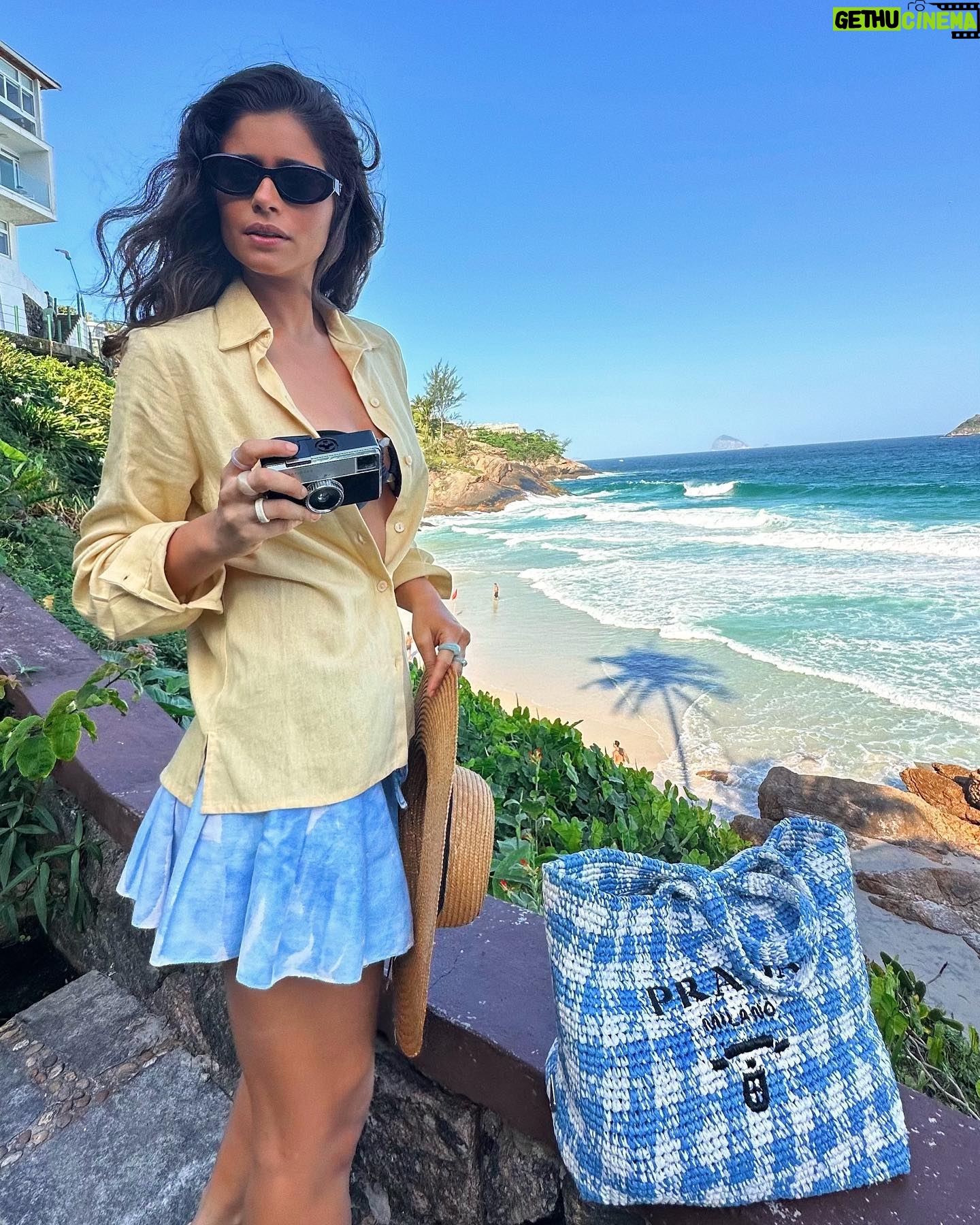 Isadora Cruz Instagram - #SeaBeyond foi criado para conscientizar estudantes do mundo sobre a importância de preservar os nossos oceanos e o poder da moda circular 💙 @unescobrasil @unoceandecade @prada #PradaReNylon #Ecobag #ModaSustentável
